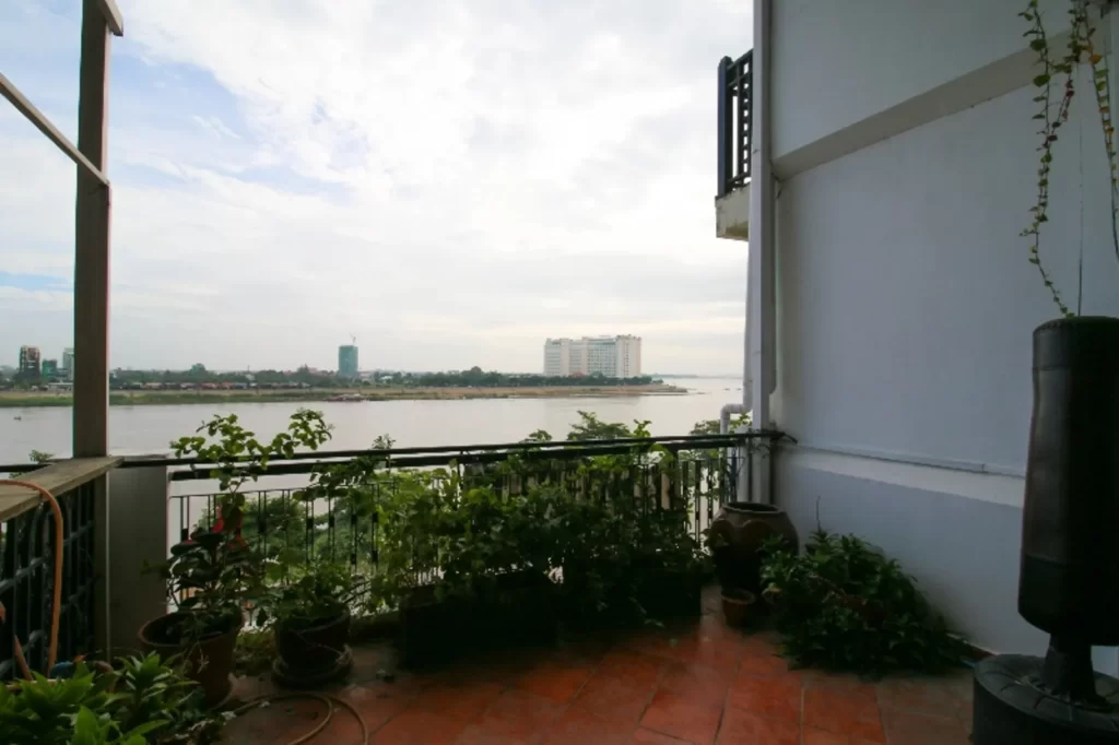 Phnom-Penh-Riverfront-Apartment-with-Private-Terrace-for-Sale-17