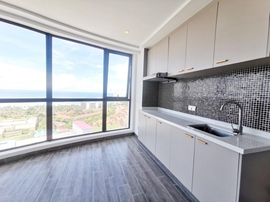 Star-Bay-Condo-Kitchen